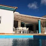 Surfintrip Academy&camp Ostello Corralejo